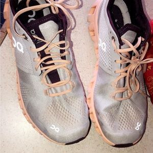 On cloud size nine women’s shoes !! In really good condition …